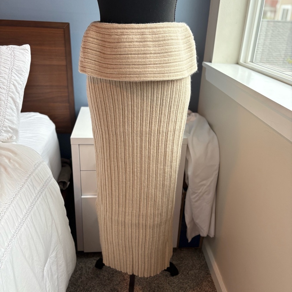 NWT Le Lis Cream Tan Ribbed Pencil Sweater Skirt - Cozy & Stretchy